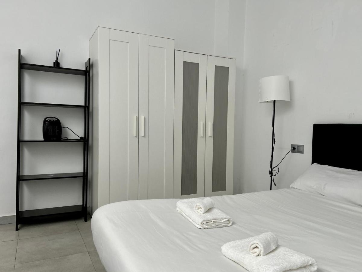 Hostel Ramon Lujan 91 Madrid Kültér fotó
